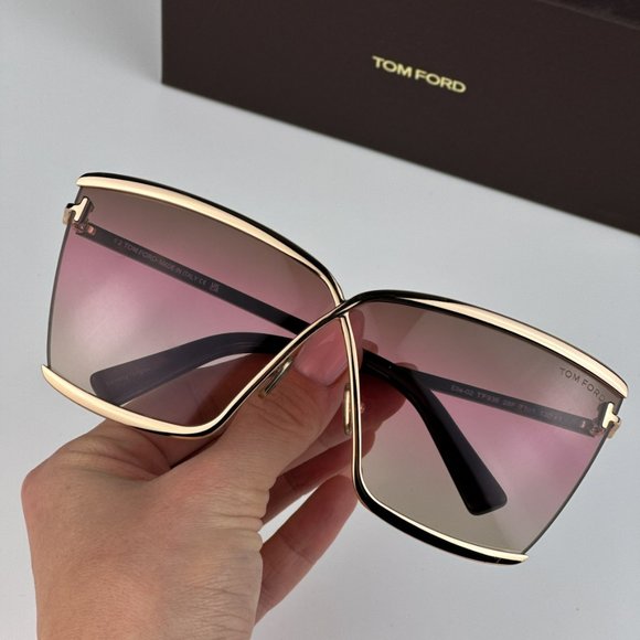 Tom Ford FT0936/S Elle-02 28F BRAND NEW Sunglasses Gold Black Gradient Women - Picture 2 of 12